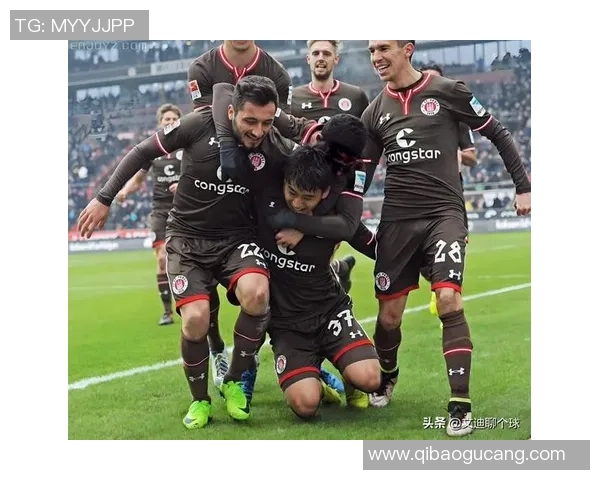 温哥华白帽与费城联合的精彩对决展现足球魅力与团队精神